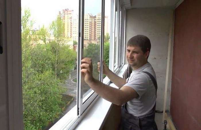 Снять окна на балконе